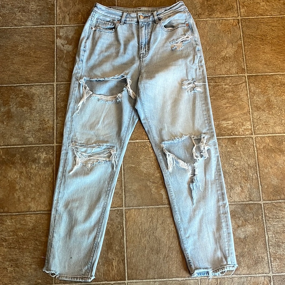 American Eagle Distressed Mom Jeans. Size 4.